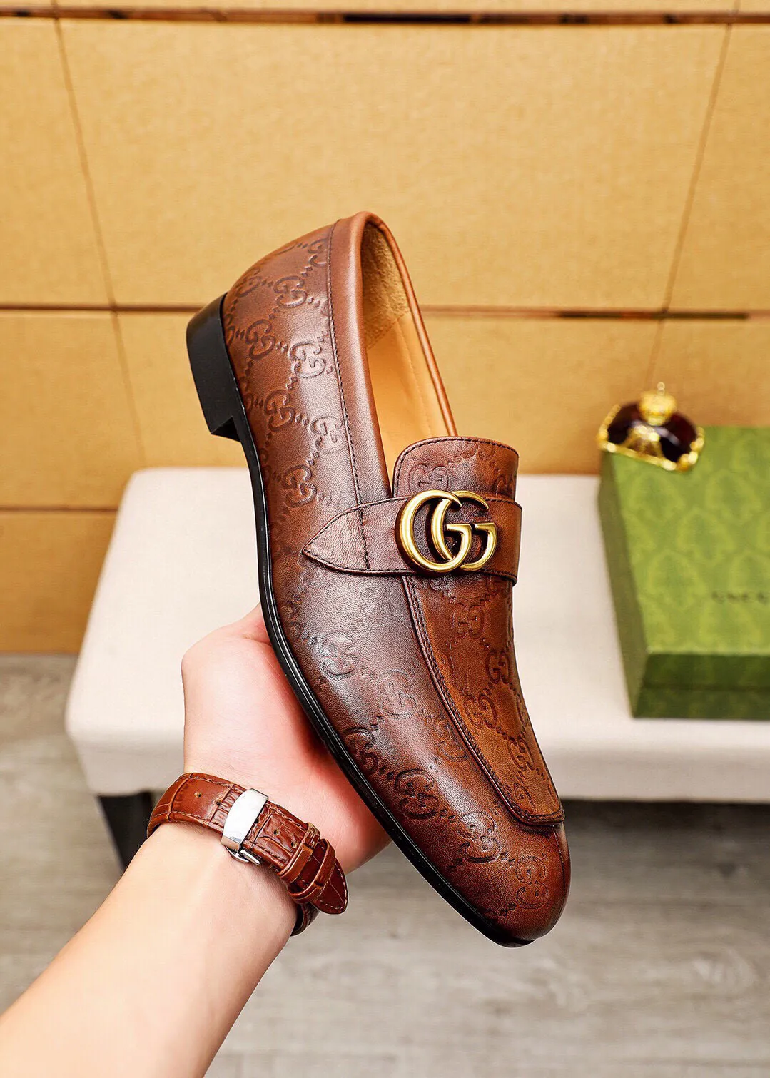 Men's shoes 💰442 💐 Product trademark: GUCCI "Gucci" casual leather shoes Regular size: 38-44 (45.46.47🉑️customized) Product materials: Selected imported first-layer calfskin embossed upper + classic hardware buckle, imported cowhide leather lining. Strong three-dimensional visual effect, original combination outsole Color: 2⃣️colors available